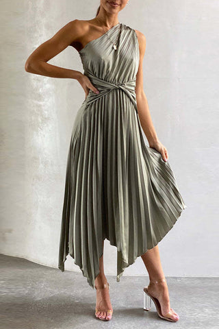 Voletter Solid Color Oblique Shoulder Pleated Dress