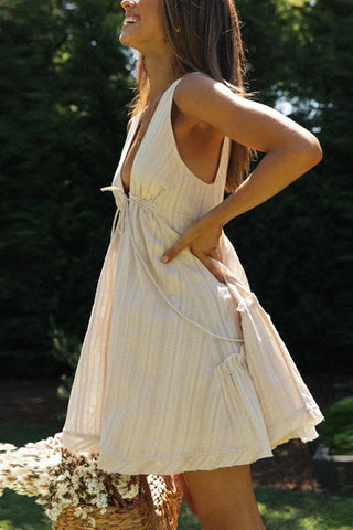 Voletter Chic Solid Deep V-neck Lace Up Sleeveless Slim Dress